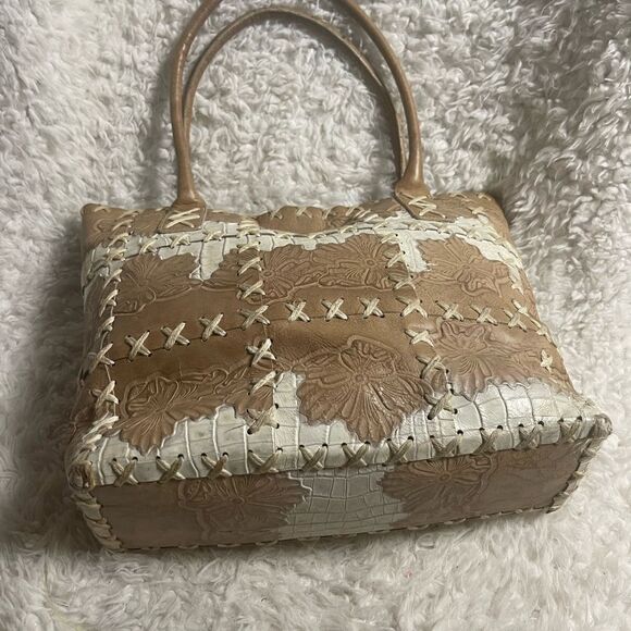 Bergé Italian leather embossed Tan and Cream cross stitching accents Tote Bag - Picture 7 of 13